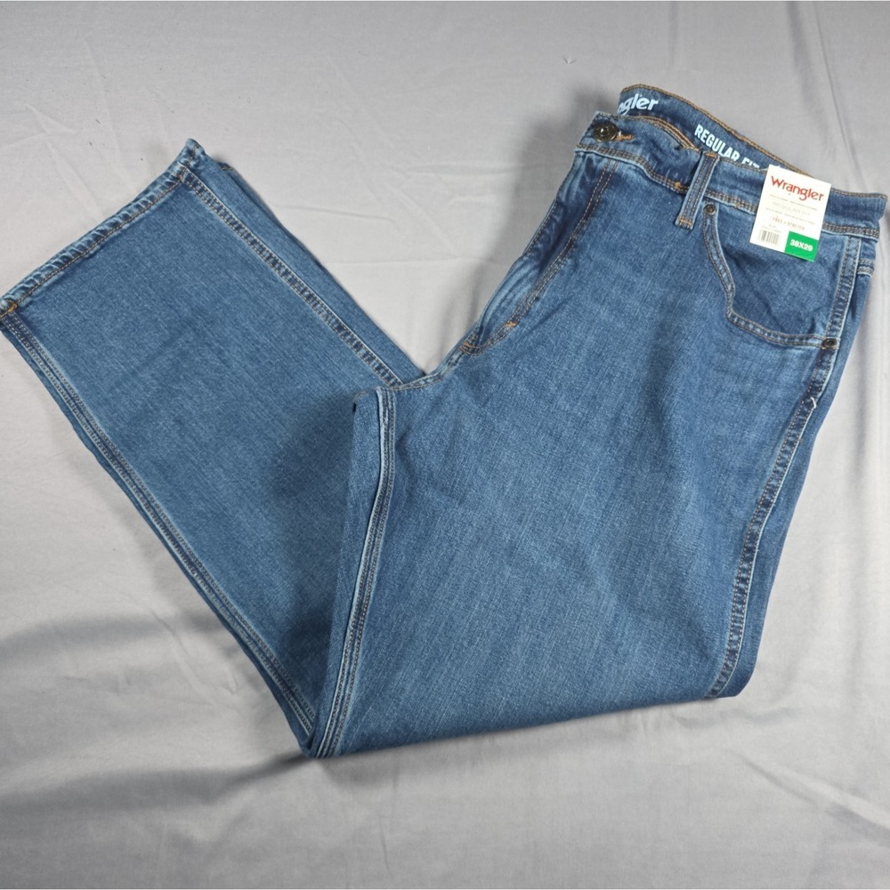 Wrangler Regular Fit Men's 38x29 Jeans Free to Stretch Denim Waist Blue